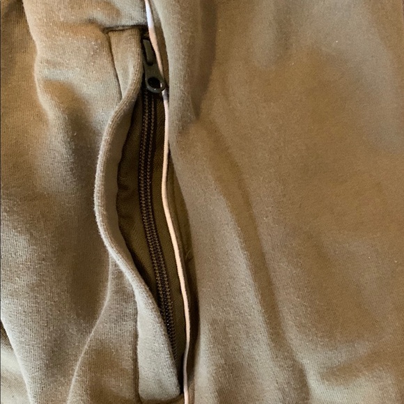 Cotopaxi joggers with zipper pockets (M) - Picture 4 of 5